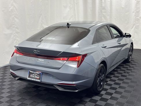 Used 2022 Hyundai Elantra SEL w/ Convenience Package FWD image 11