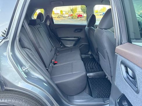 Used 2023 Nissan Rogue S AWD/4WD image 10
