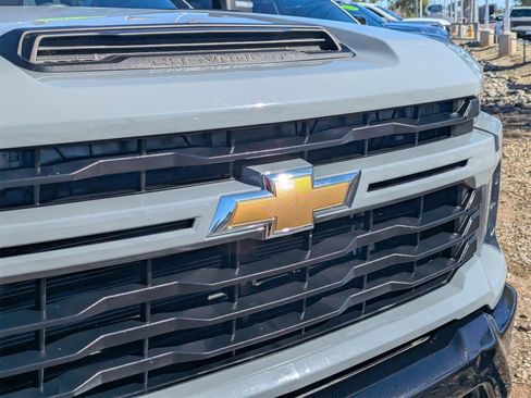 Used 2024 Chevrolet Silverado 2500 Custom w/ Custom Convenience Package image 4