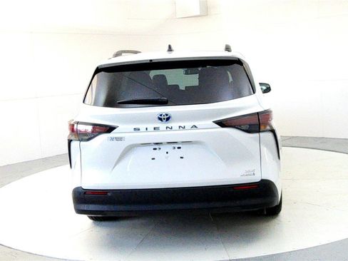 Certified 2024 Toyota Sienna XLE w/ XLE Plus Package image 5