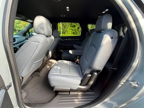 Used 2023 Buick Enclave Essence FWD image 21