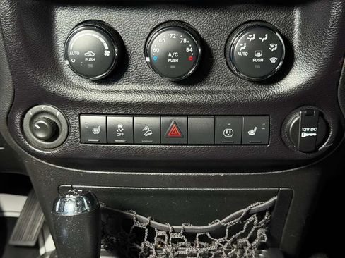 Used 2015 Jeep Wrangler Rubicon w/ Power Convenience Group AWD/4WD image 32