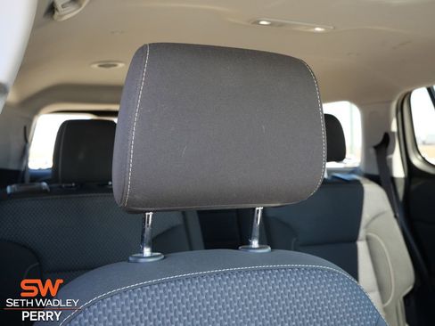 Used 2022 GMC Acadia SLE image 23