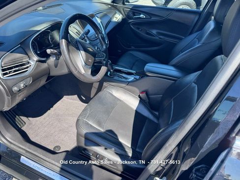 Used 2018 Chevrolet Malibu Premier w/ Driver Confidence Package FWD image 18