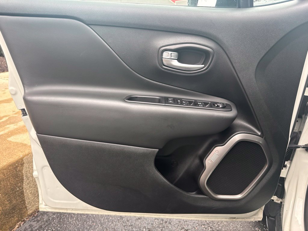 Used 2020 Jeep Renegade Limited w/ UConnect 8.4 Nav Group AWD/4WD image 28