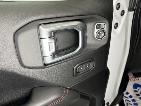 Used 2025 Jeep Wrangler Unlimited Rubicon image 15