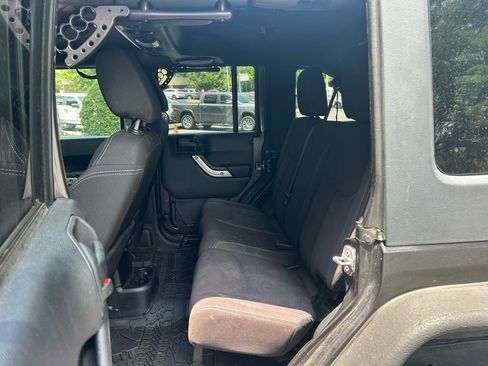 Used 2014 Jeep Wrangler Unlimited Rubicon AWD/4WD image 15