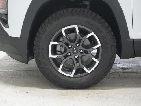 New 2026 Chevrolet Equinox ACTIV w/ Convenience Package III FWD image 12