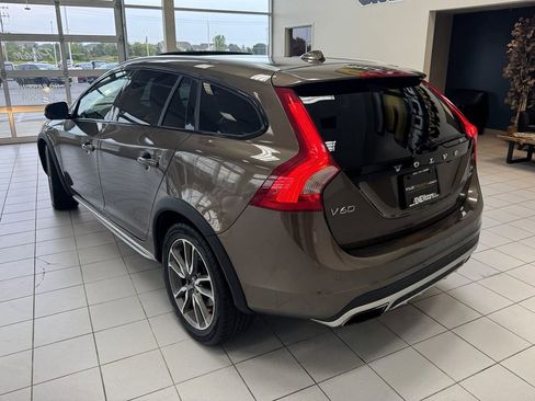 Used 2018 Volvo V60 T5 Cross Country w/ Convenience Package image 56