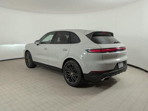 Certified 2024 Porsche Cayenne AWD/4WD image 3