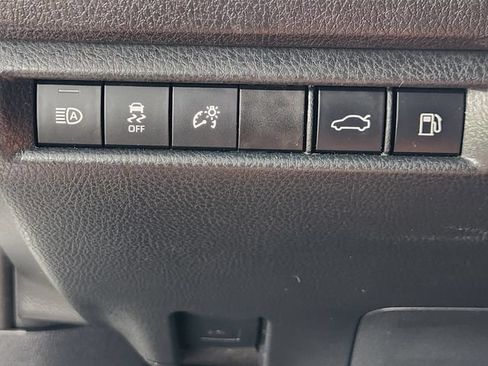 Used 2025 Toyota Camry SE FWD image 19