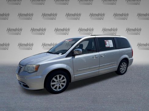 Used 2011 Chrysler Town & Country Touring-L w/ Entertainment Group #2 FWD image 4