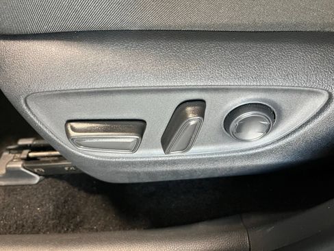 Used 2025 Toyota RAV4 XLE AWD/4WD image 17