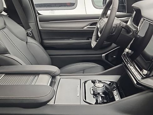 New 2026 Jeep Grand Wagoneer Limited AWD/4WD image 4