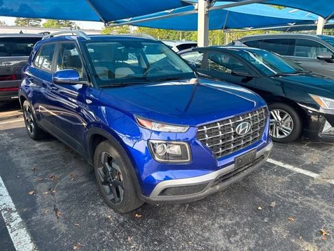 Used 2023 Hyundai Venue SEL FWD image 1