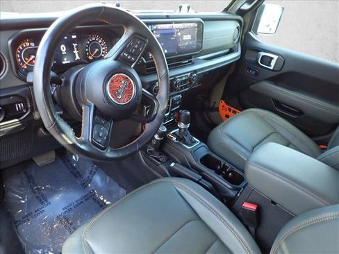 Used 2025 Jeep Gladiator Mojave AWD/4WD image 9