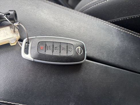 Used 2025 Nissan Rogue SV FWD image 27