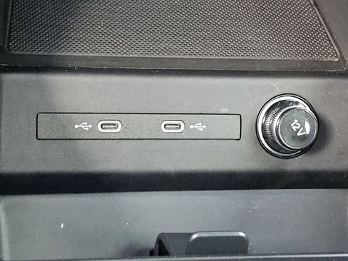 Used 2023 Audi Q4 e-tron Premium Plus image 12