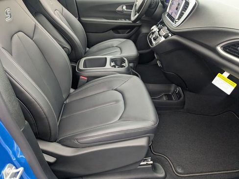New 2026 Chrysler Pacifica Select w/ S Appearance Package image 33