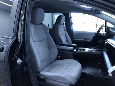 Used 2026 Toyota Sienna LE FWD image 23