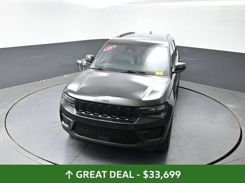 Used 2025 Jeep Grand Cherokee Altitude AWD/4WD image 46