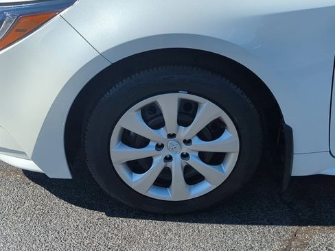 Certified 2025 Toyota Corolla LE image 25