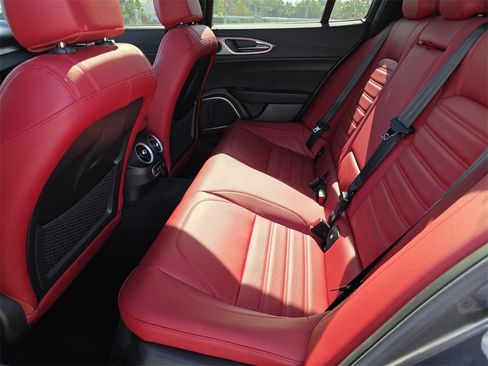 Used 2022 Alfa Romeo Giulia Veloce image 17