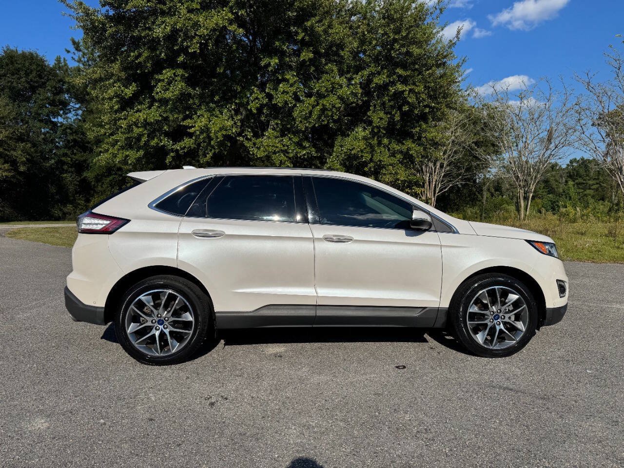 Used 2016 Ford Edge Titanium w/ Equipment Group 302A FWD image 7