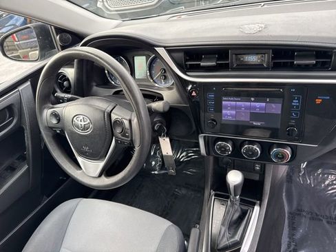 Used 2018 Toyota Corolla L image 12