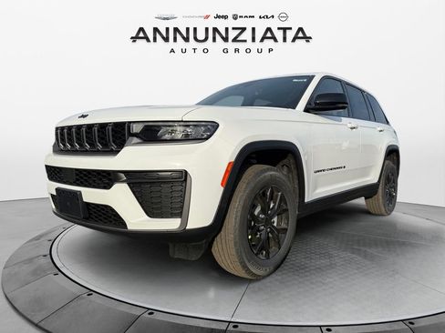 New 2026 Jeep Grand Cherokee Altitude image 1