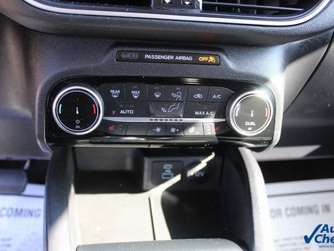 Used 2022 Ford Escape SEL image 13