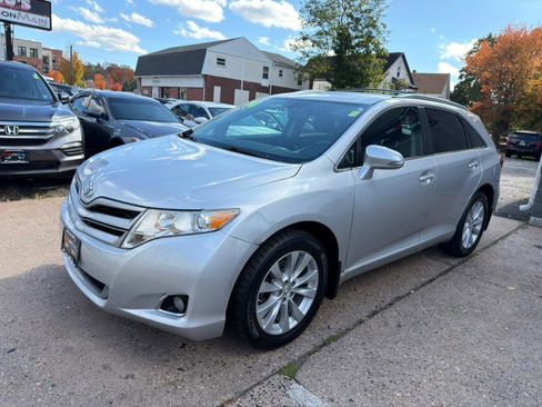 Used 2014 Toyota Venza LE image 3
