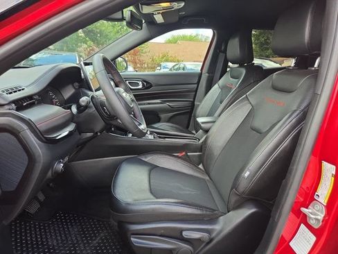 Used 2025 Jeep Compass Trailhawk AWD/4WD image 23