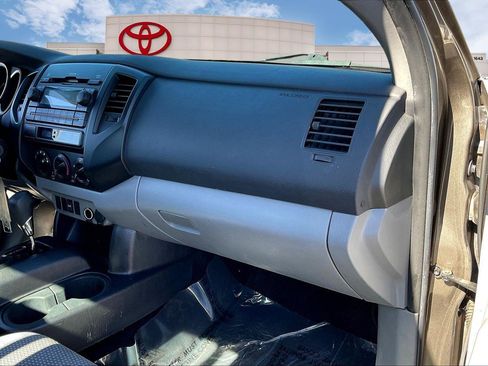 Used 2012 Toyota Tacoma 2WD Regular Cab image 16