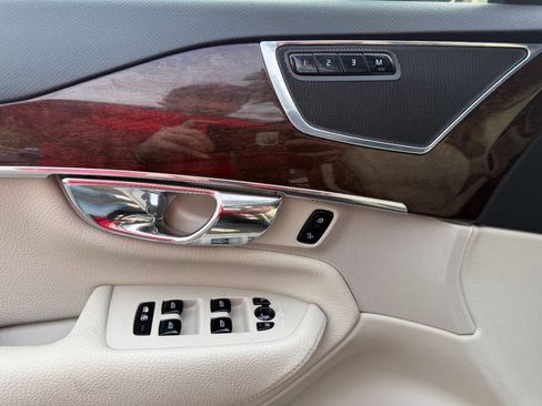 Used 2016 Volvo XC90 T6 Momentum w/ Momentum Plus Package image 16