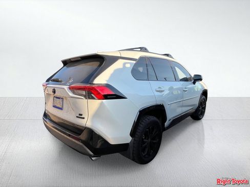 Used 2022 Toyota RAV4 SE w/ Convenience Package AWD/4WD image 4