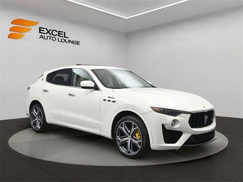 Used 2022 Maserati Levante Modena image 7