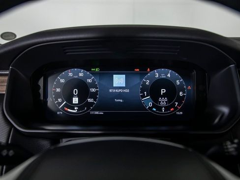 Used 2025 Land Rover Discovery Dynamic SE image 31