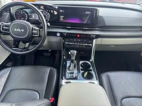 Used 2022 Kia Carnival SX image 3