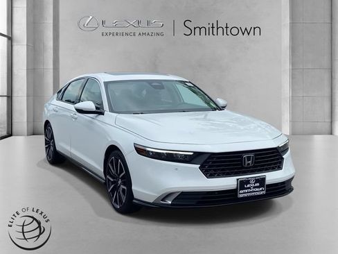 Used 2025 Honda Accord Touring image 1