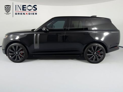 Used 2025 Land Rover Range Rover SV AWD/4WD image 11