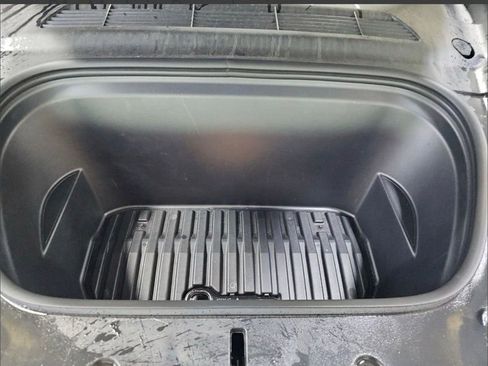Used 2024 Tesla Model Y Long Range AWD/4WD image 19
