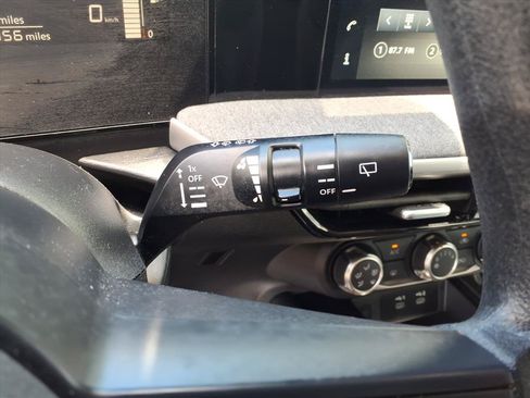 Used 2025 Nissan Kicks SV AWD/4WD image 21