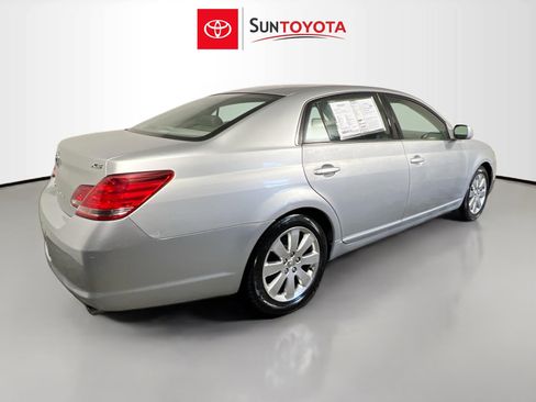 Used 2005 Toyota Avalon XLS image 4