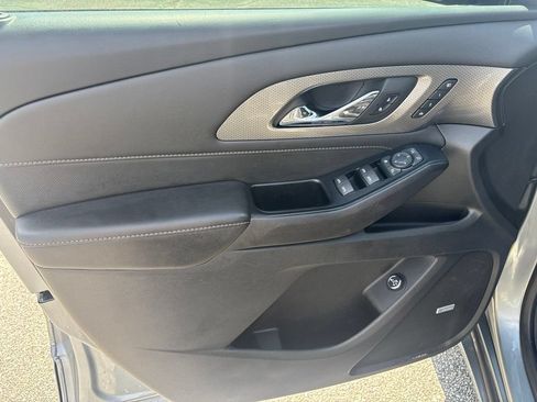 Used 2023 Chevrolet Traverse Premier AWD/4WD image 17