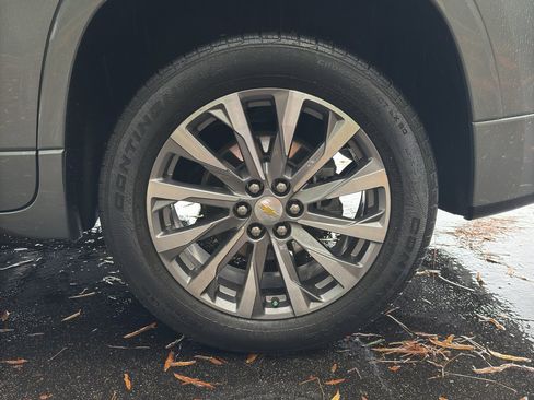 Used 2023 Chevrolet Traverse Premier image 34