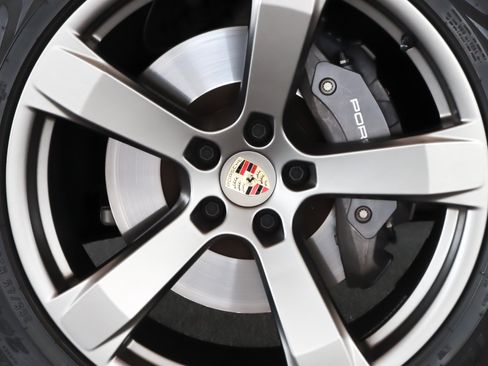Certified 2025 Porsche Macan AWD/4WD image 14