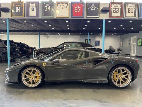 Used 2022 Ferrari F8 Tributo image 6