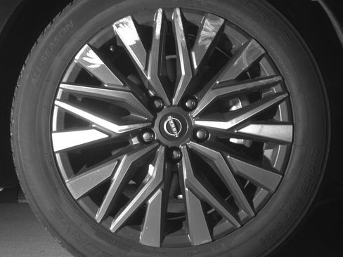 Used 2025 Nissan Altima 2.5 SV image 13