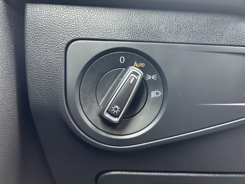 Used 2023 Volkswagen Tiguan SE R-Line image 19